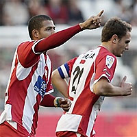 Игроки Альмерии: слева Фелипе Мело, справа Карлос Гарсия (фрагмент матча прошлого тура с Валенсией)