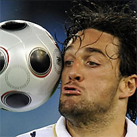 Лука Тони был самым ярким и самым неудачливым нападающим в матче сборных Италии и Франции на чемпионате Европы