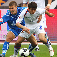 Игорь Денисов (Зенит) и Алан Дзагоев в матче чемпионата России