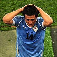 Николас Лодейро (Уругвай) удален в матче чемпионата мира с Францией