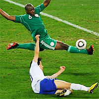 Данни Шитту (Нигерия) и Пак Чу Ен (Южная Корея) в матче чемпионата мира