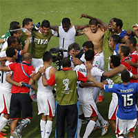 Коста-Рика празднует победу над Италией