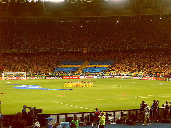 Шведский флаг на трибунах киевского стадиона